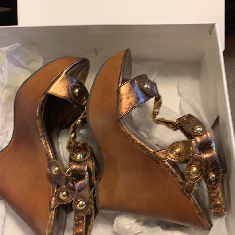 Bronze gold